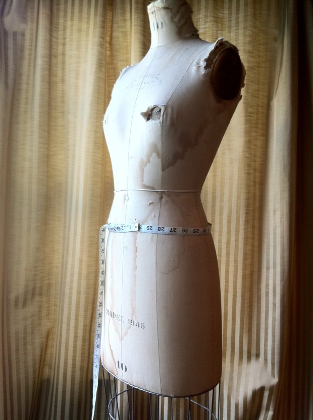 Measuring the waist at hit-bone level